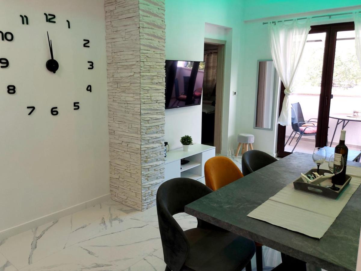 Apartman S Dvije Spavace Sobe Porec Exterior photo